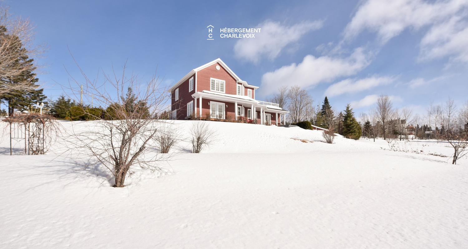 MAR-17 - Roof terrace with river view.